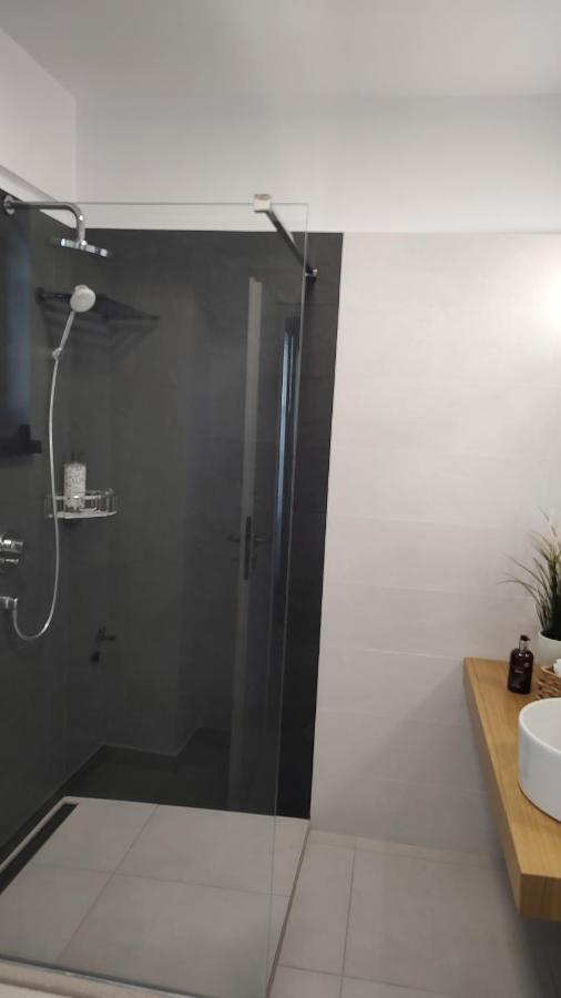 Van Studio Năvodari Zewnętrze zdjęcie